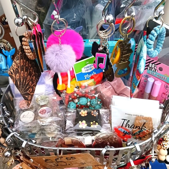 $5 Buck Basket Item For Live Show - Picture 5 of 9